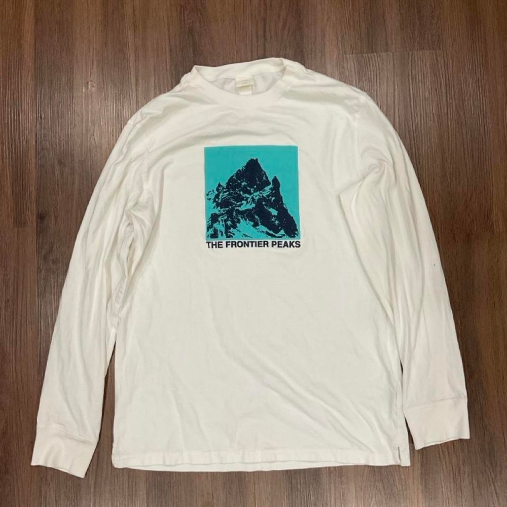 H&M The Frontier Peaks long sleeve shirt